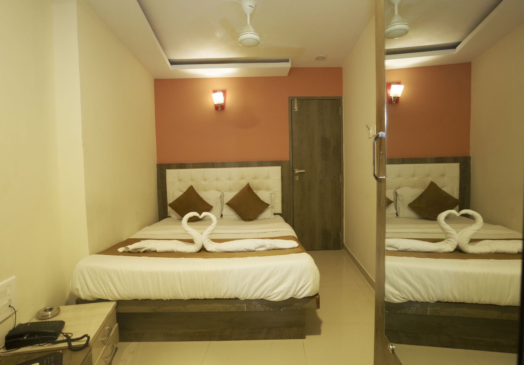 Hotel Grace Inn Мумбаї Екстер'єр фото