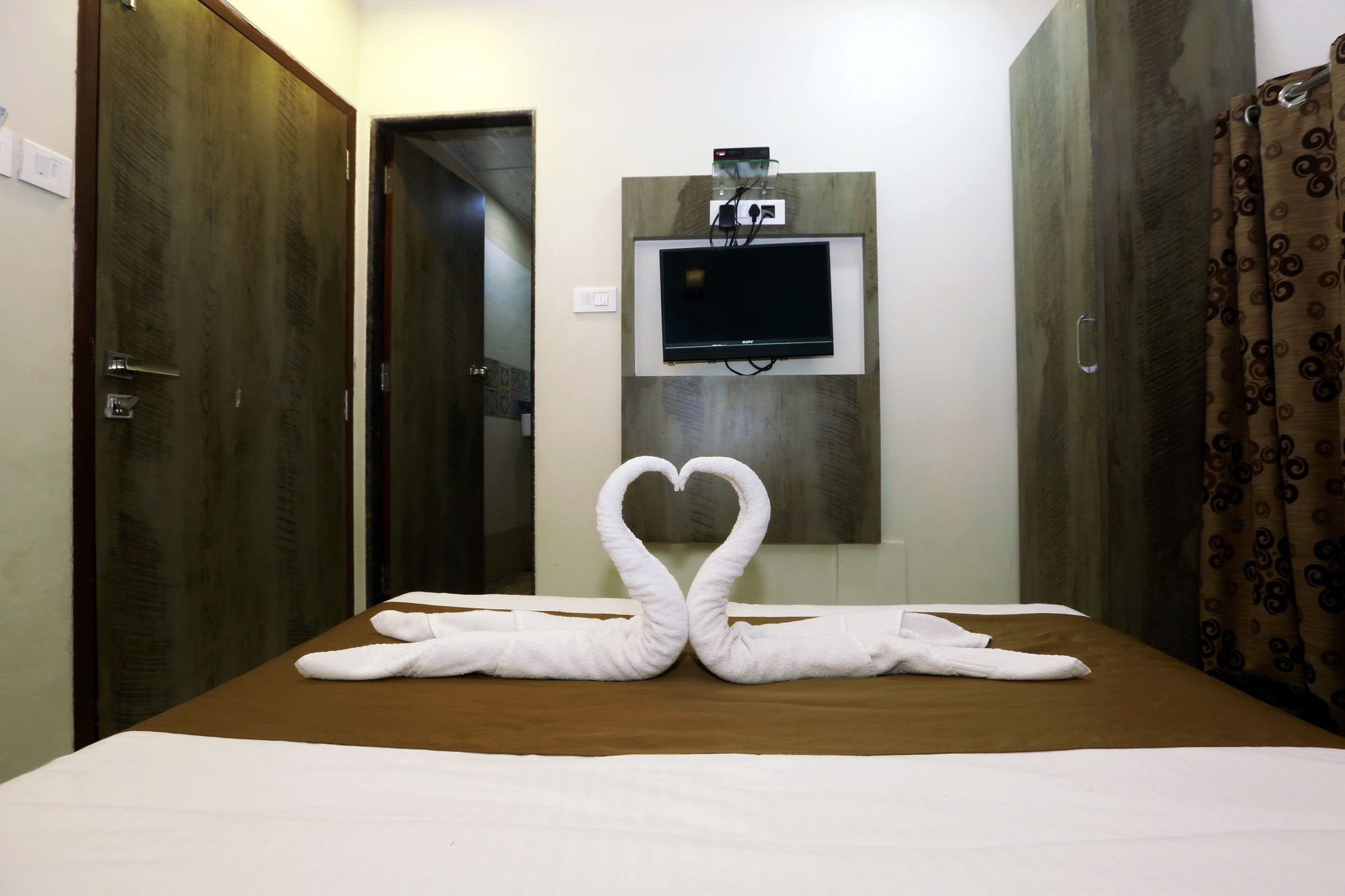 Hotel Grace Inn Мумбаї Екстер'єр фото